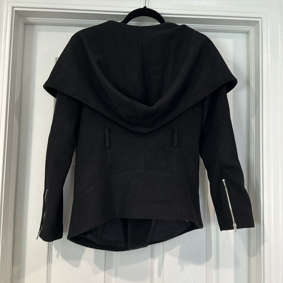 Hooded over the shoulder jacket - Picture 2 of 2
